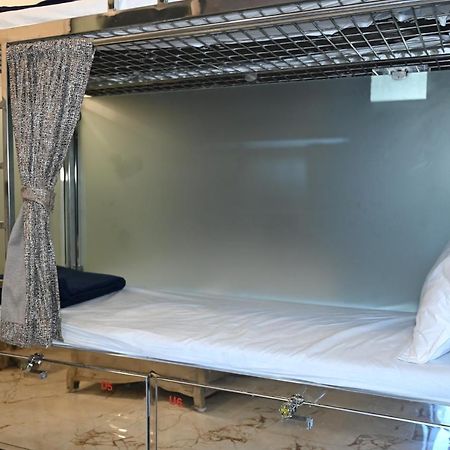 Sagar Dormitory Andheri - Nearest To Andheri Railway Station West Mumbai Exteriör bild