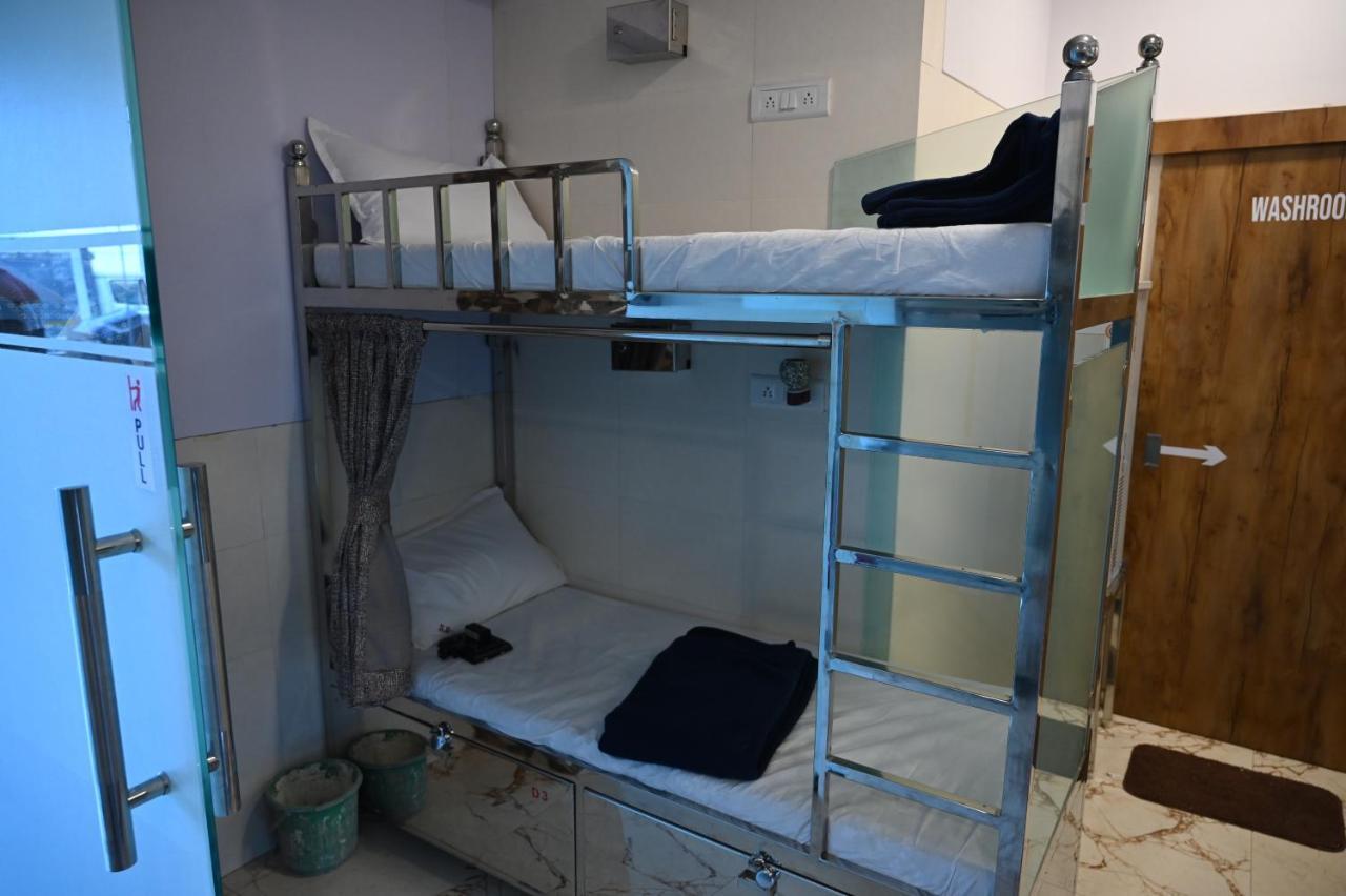 Sagar Dormitory Andheri - Nearest To Andheri Railway Station West Mumbai Exteriör bild