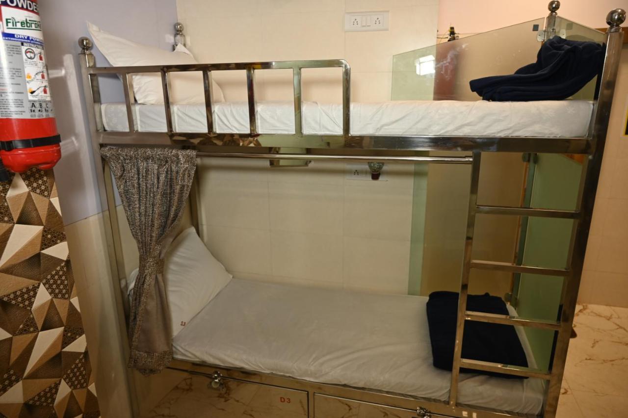 Sagar Dormitory Andheri - Nearest To Andheri Railway Station West Mumbai Exteriör bild